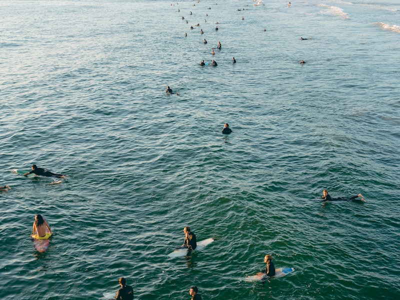 group surfing lesson 